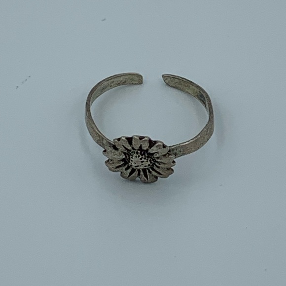 Sterling flower toe ring - Picture 1 of 3